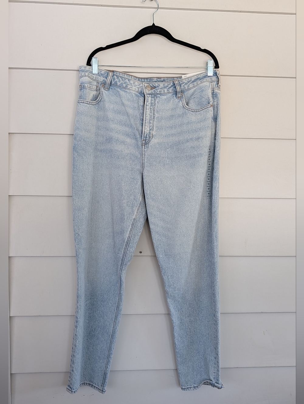 American Eagle Strigid Mom Light Wash Jeans - 16 R